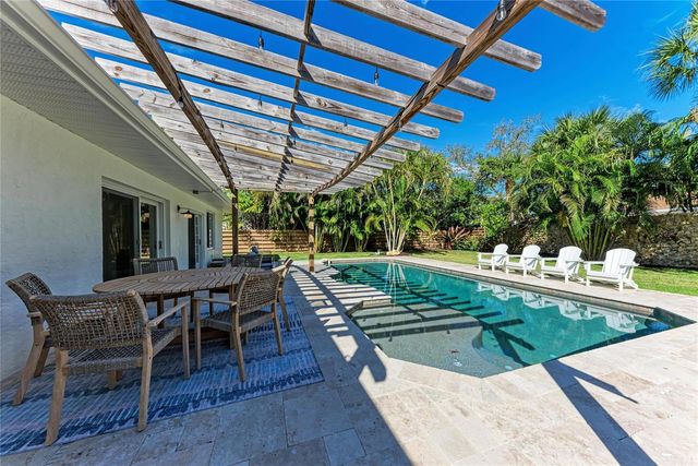 431 ISLAND CIRCLE, Sarasota, FL 34242