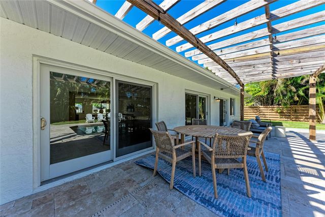 431 ISLAND CIRCLE, Sarasota, FL 34242