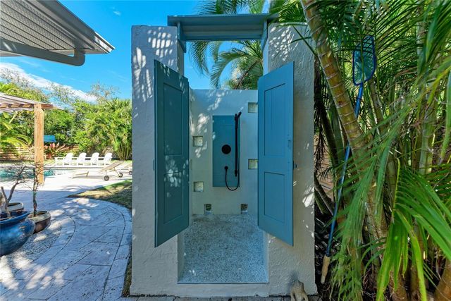 431 ISLAND CIRCLE, Sarasota, FL 34242