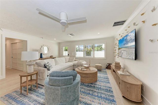 431 ISLAND CIRCLE, Sarasota, FL 34242