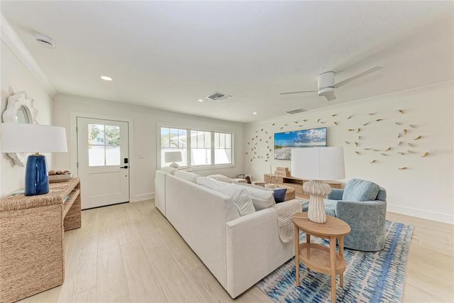 431 ISLAND CIRCLE, Sarasota, FL 34242