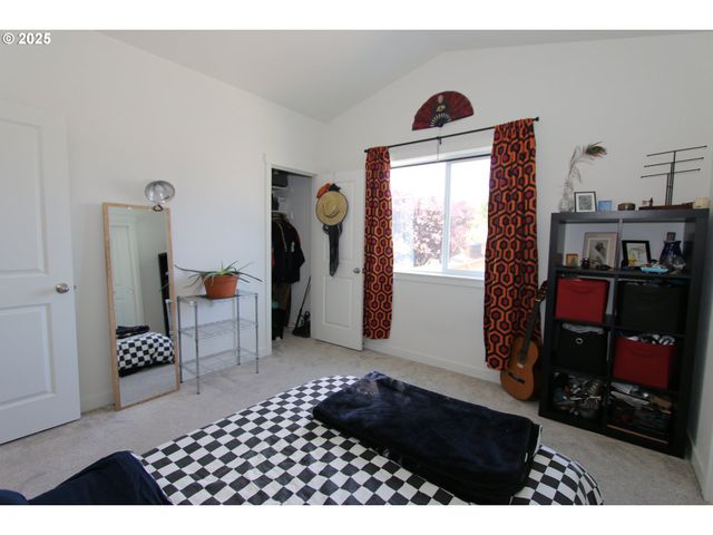 611 Se 142ND Ave B, Portland, OR 97233