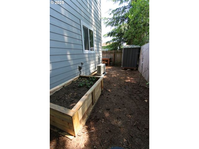 611 Se 142ND Ave B, Portland, OR 97233