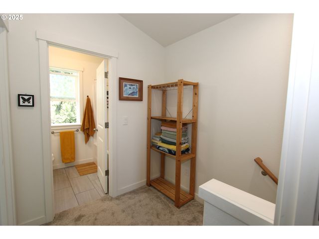 611 Se 142ND Ave B, Portland, OR 97233