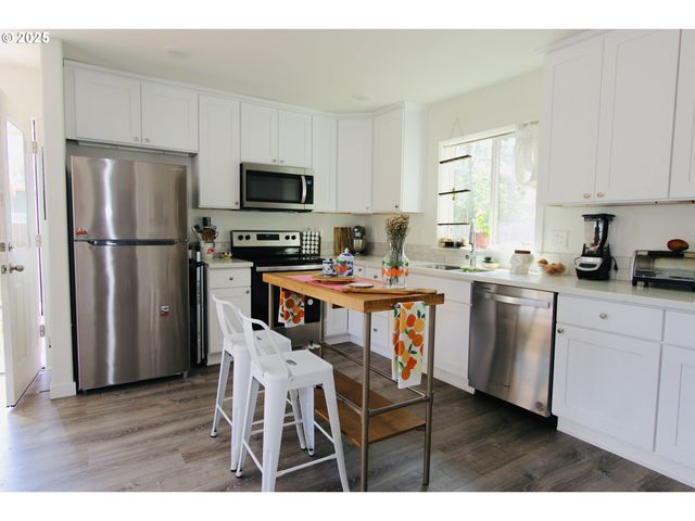 611 Se 142ND Ave B, Portland, OR 97233