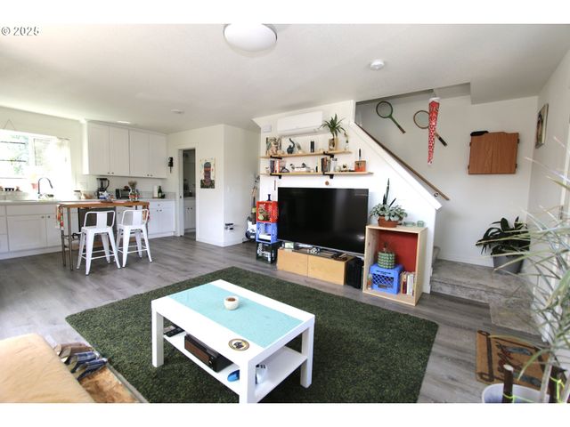 611 Se 142ND Ave B, Portland, OR 97233