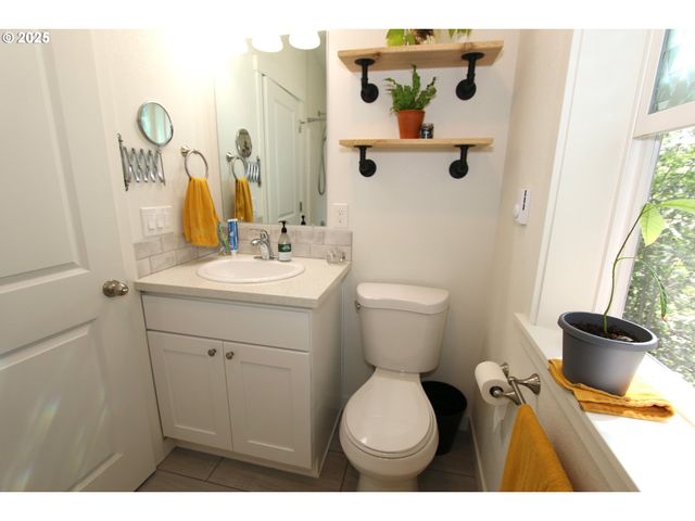 611 Se 142ND Ave B, Portland, OR 97233