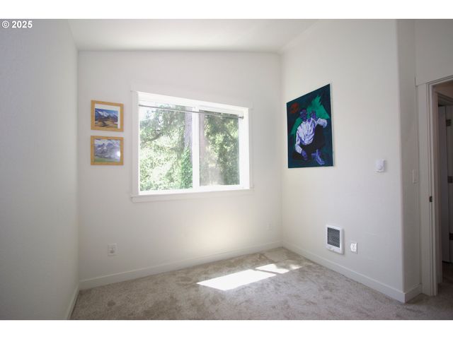 611 Se 142ND Ave B, Portland, OR 97233