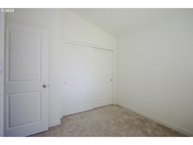 611 Se 142ND Ave B, Portland, OR 97233