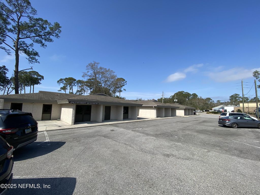 4244 UNIVERSITY Boulevard S, 1, Jacksonville, FL 32216