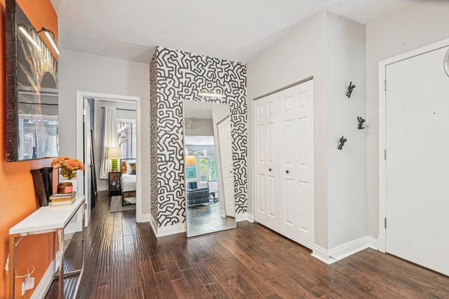 906 W Sunnyside Avenue 1B, Chicago, IL 60640