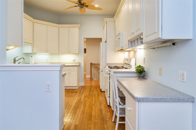 20 Magnolia Ln, Webster, NY 14580