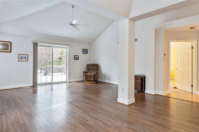 20 Magnolia Ln, Webster, NY 14580