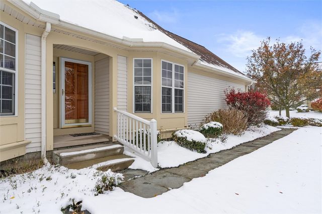 20 Magnolia Ln, Webster, NY 14580