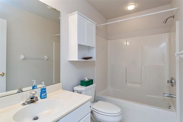 20 Magnolia Ln, Webster, NY 14580