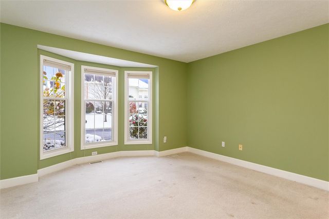 20 Magnolia Ln, Webster, NY 14580