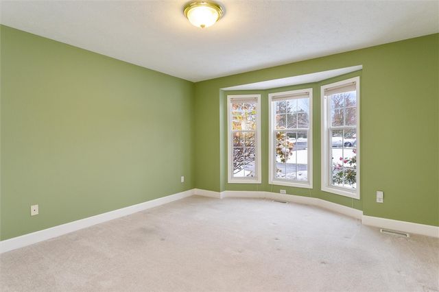 20 Magnolia Ln, Webster, NY 14580