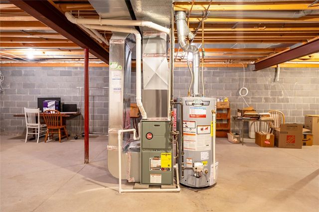 20 Magnolia Ln, Webster, NY 14580