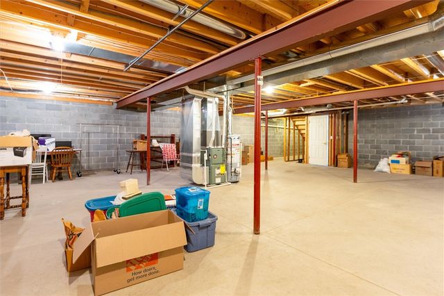 20 Magnolia Ln, Webster, NY 14580