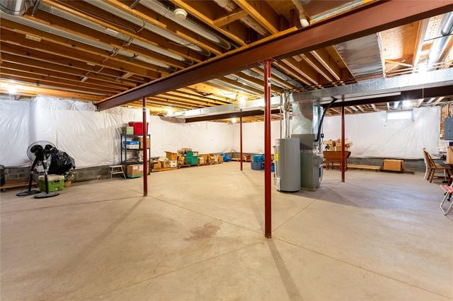 20 Magnolia Ln, Webster, NY 14580