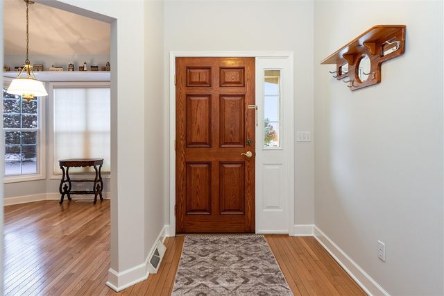 20 Magnolia Ln, Webster, NY 14580