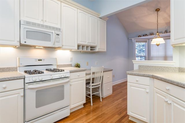 20 Magnolia Ln, Webster, NY 14580