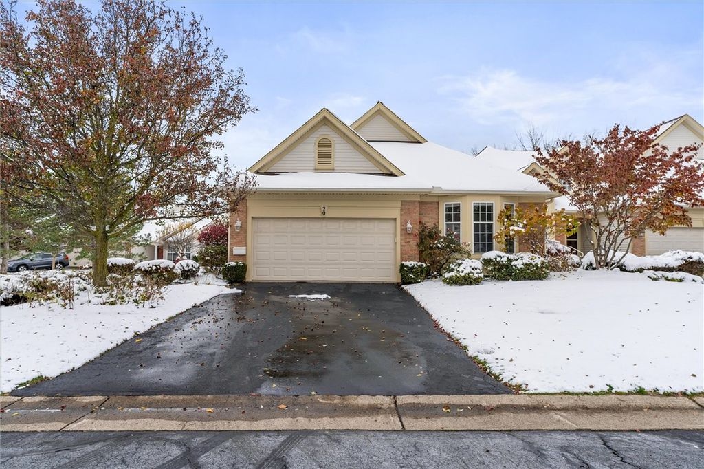 20 Magnolia Ln, Webster, NY 14580