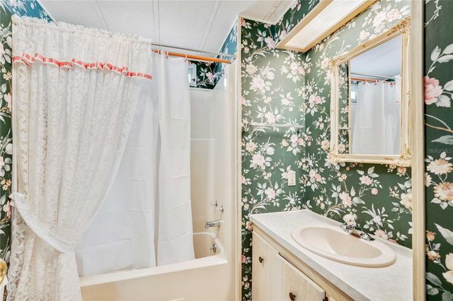 37812 VALENCIA AVENUE, Zephyrhills, FL 33541