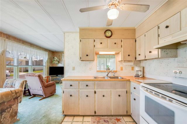 37812 VALENCIA AVENUE, Zephyrhills, FL 33541