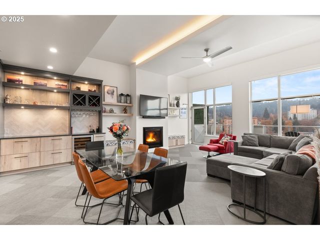 1926 W BURNSIDE St 1602, Portland, OR 97209