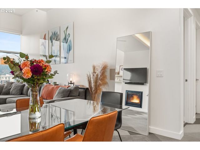 1926 W BURNSIDE St 1602, Portland, OR 97209