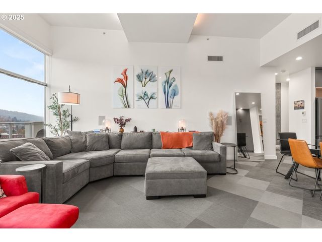 1926 W BURNSIDE St 1602, Portland, OR 97209