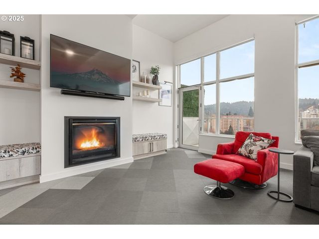 1926 W BURNSIDE St 1602, Portland, OR 97209