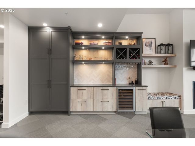 1926 W BURNSIDE St 1602, Portland, OR 97209