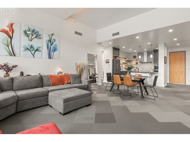 1926 W BURNSIDE St 1602, Portland, OR 97209