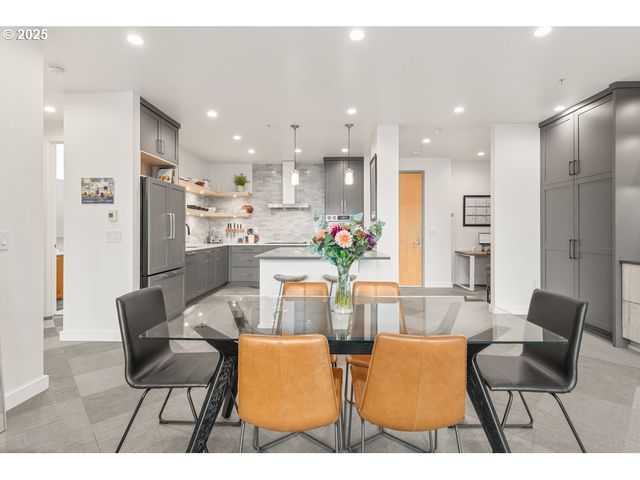 1926 W BURNSIDE St 1602, Portland, OR 97209