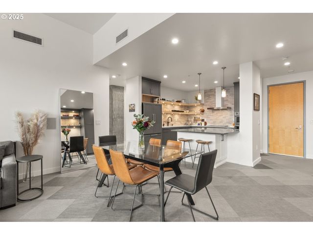 1926 W BURNSIDE St 1602, Portland, OR 97209