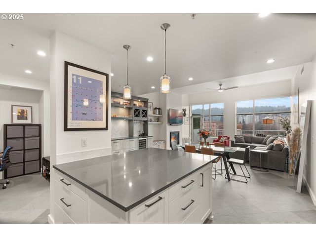 1926 W BURNSIDE St 1602, Portland, OR 97209