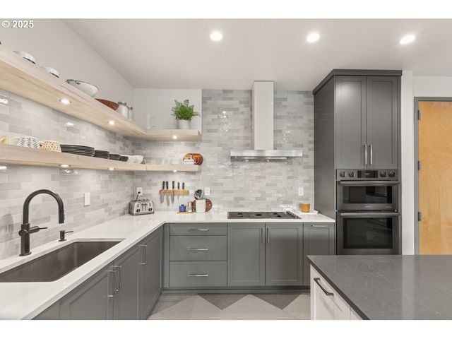 1926 W BURNSIDE St 1602, Portland, OR 97209