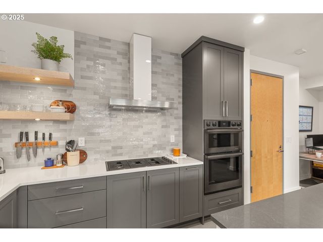 1926 W BURNSIDE St 1602, Portland, OR 97209