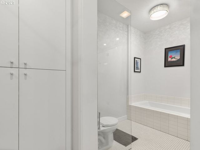 1926 W BURNSIDE St 1602, Portland, OR 97209