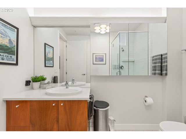 1926 W BURNSIDE St 1602, Portland, OR 97209