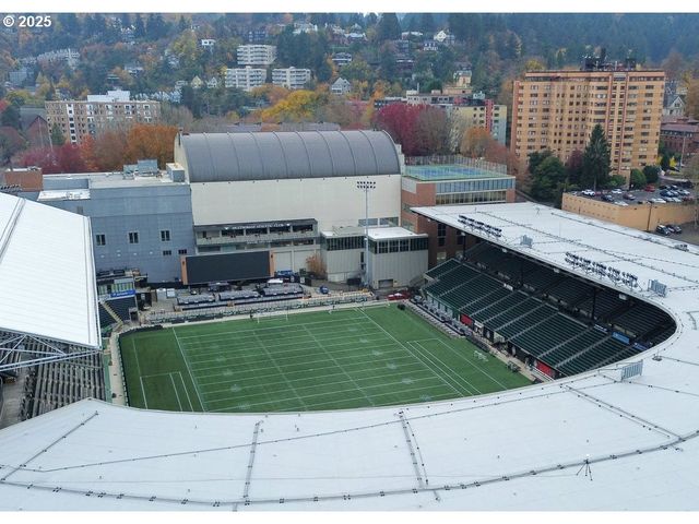 1926 W BURNSIDE St 1602, Portland, OR 97209