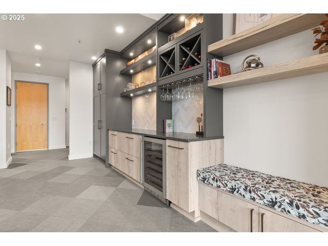 1926 W BURNSIDE St 1602, Portland, OR 97209