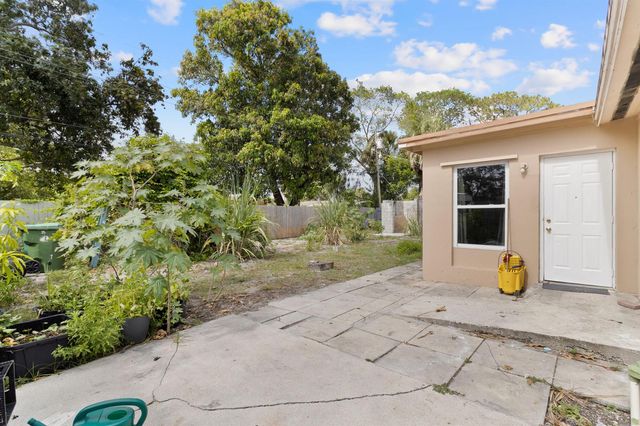 3431 NW 4th Street, Lauderhill, FL 33311