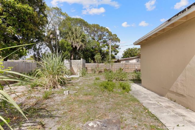 3431 NW 4th Street, Lauderhill, FL 33311