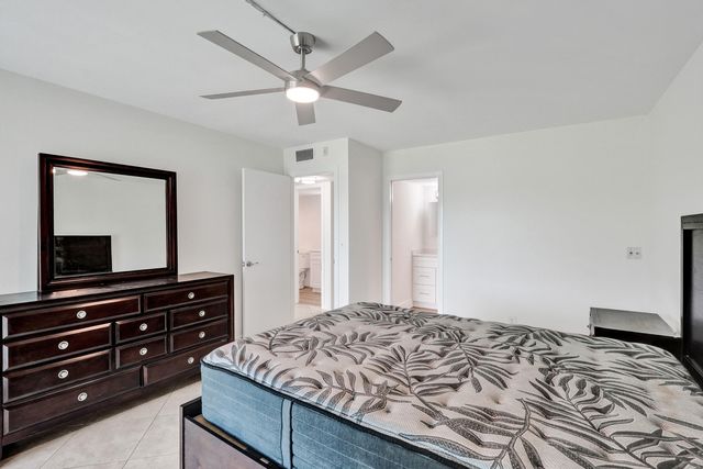 1112 Oakridge 1112, Deerfield Beach, FL 33442