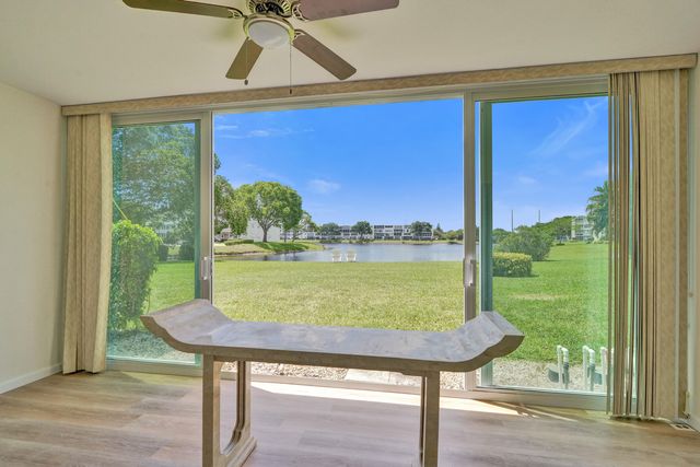1112 Oakridge 1112, Deerfield Beach, FL 33442