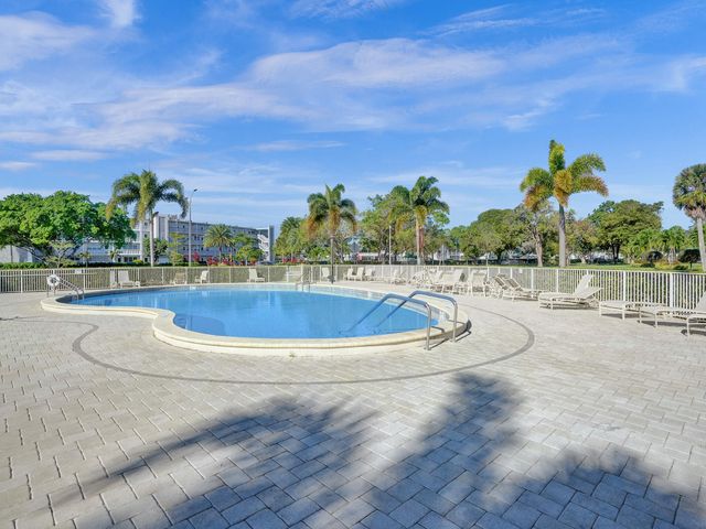 1112 Oakridge 1112, Deerfield Beach, FL 33442