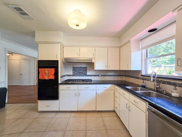 9507 Meadowbriar Lane, Houston, TX 77063